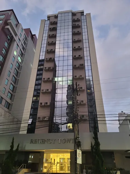 Fachada do Regency Tower